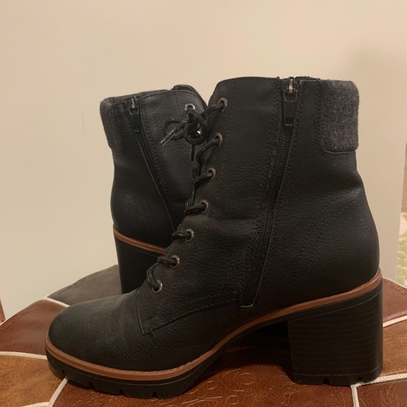 Naturalizer Madalynn 2 Lug Sole Booties - Picture 8 of 9